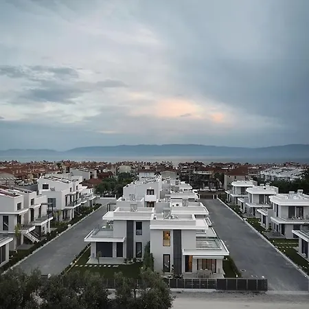 Nefeli & Nefeli Luxury Complexes By Horizon Homes * Orfánion